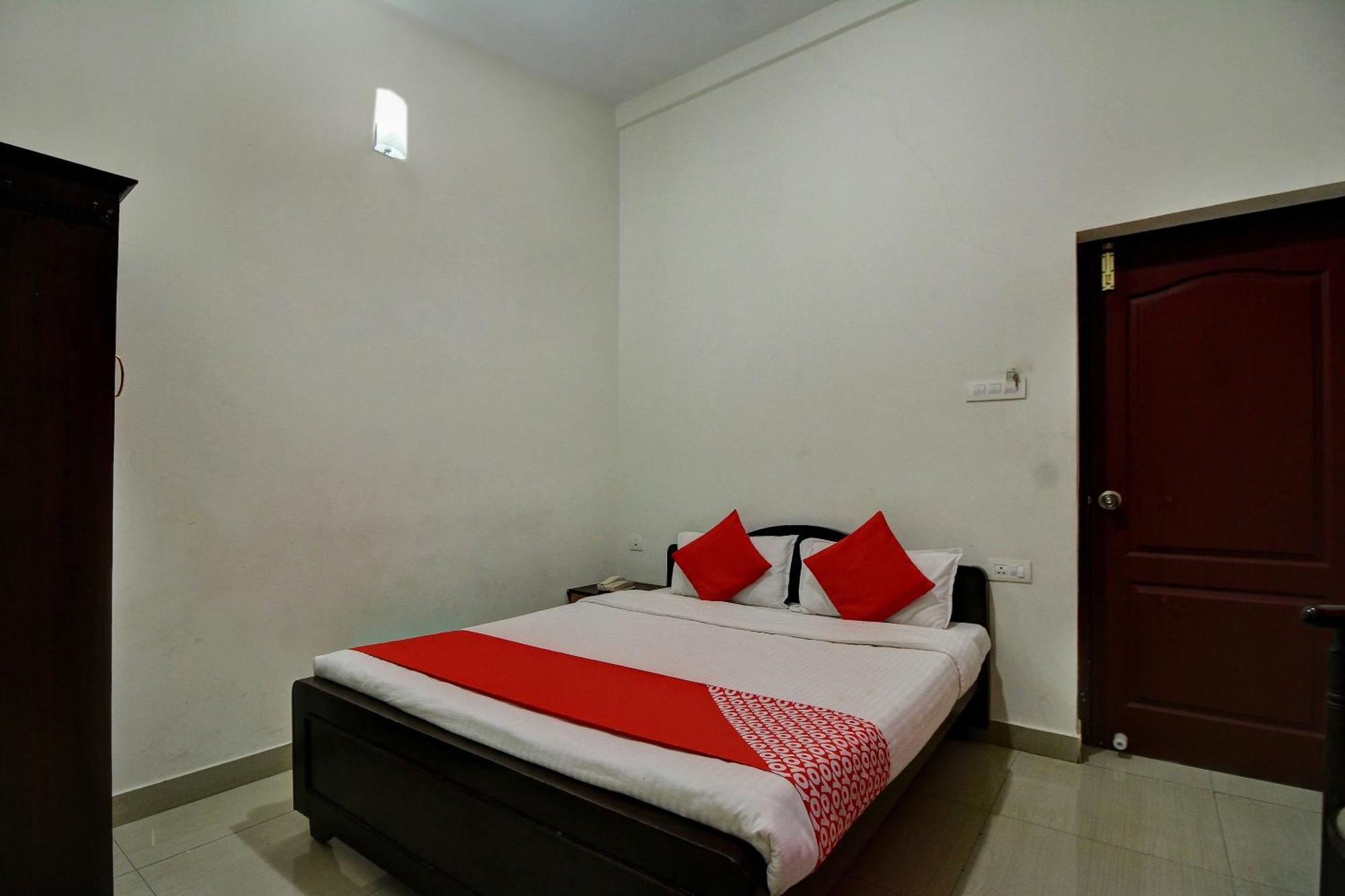 Hotel Rj Inn Кодайканал Экстерьер фото
