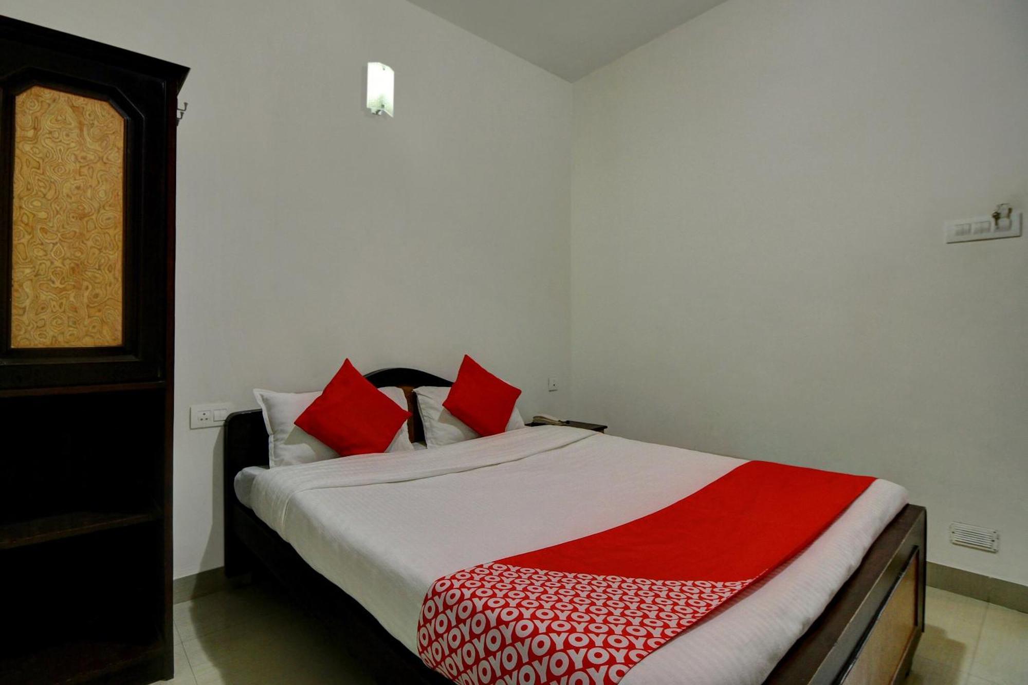 Hotel Rj Inn Кодайканал Экстерьер фото